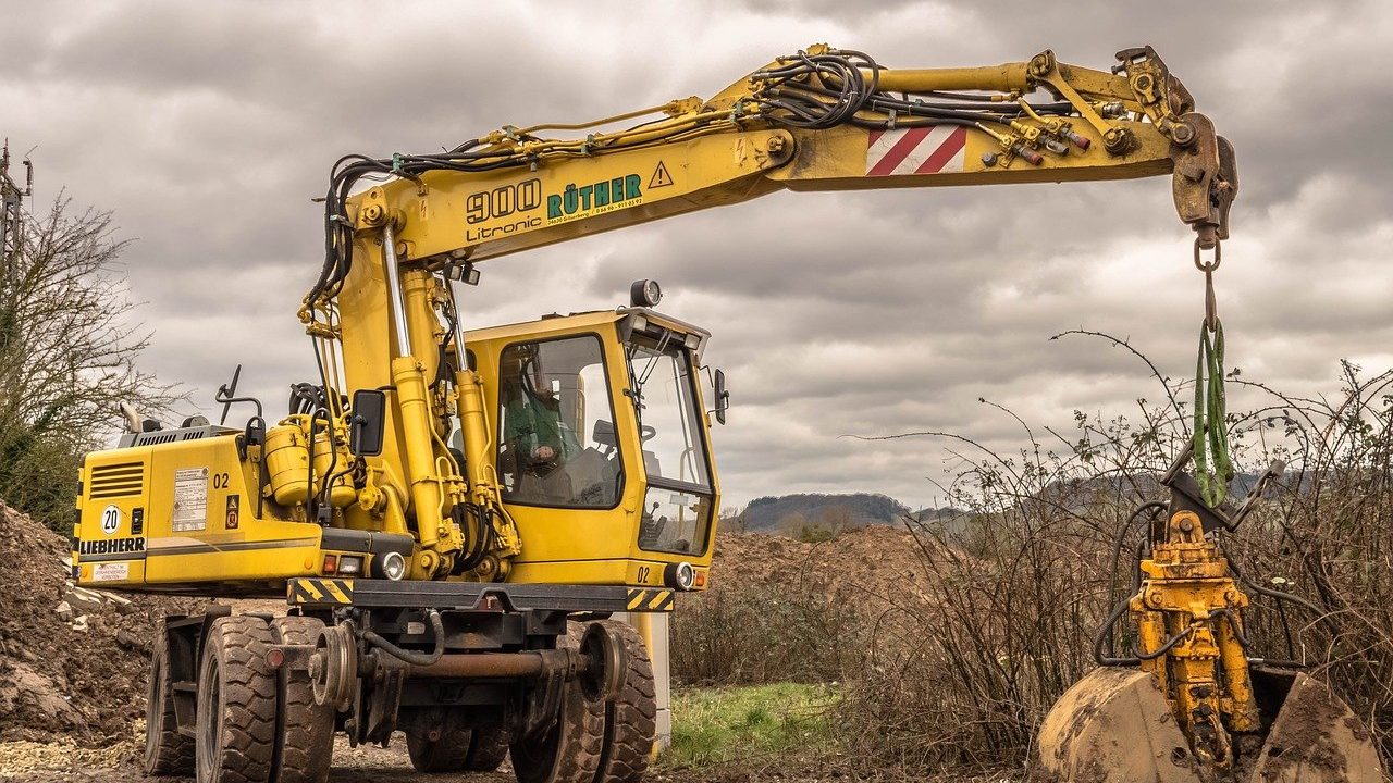 excavators-1212472_1280